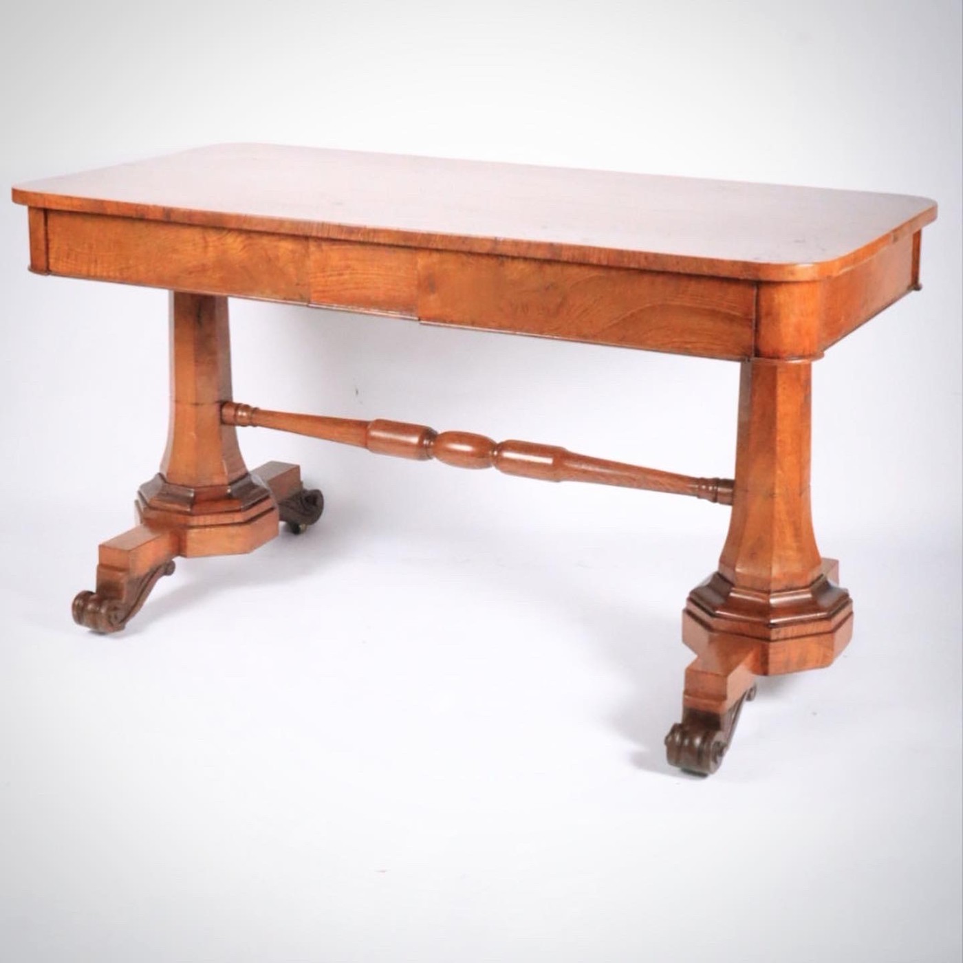 Bureau table in pollard oak , Engeland circa 1850