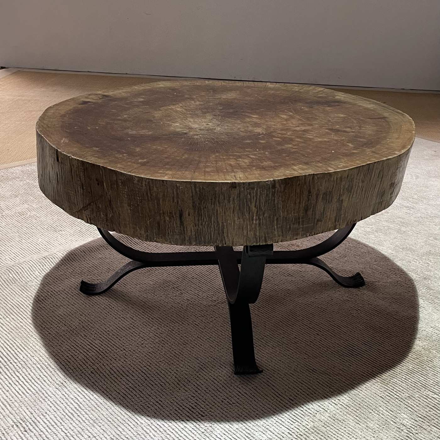 Coffee table with wooden top from the Albizia Saman tree