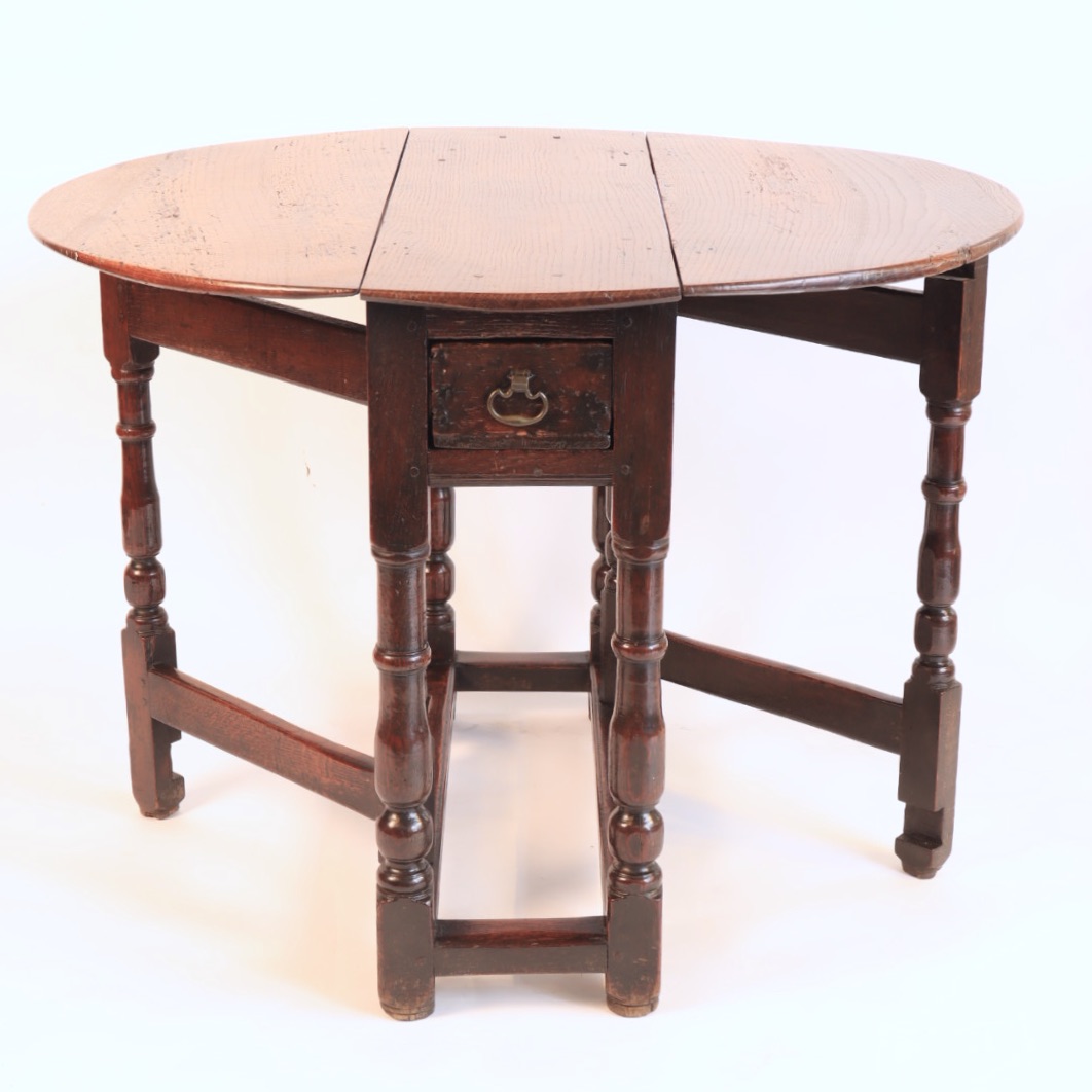 Good 17th century oak drop-leaf table with beautiful patina