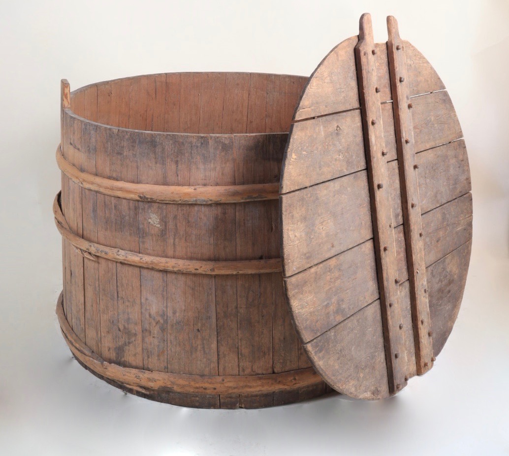 Wooden grain barrel