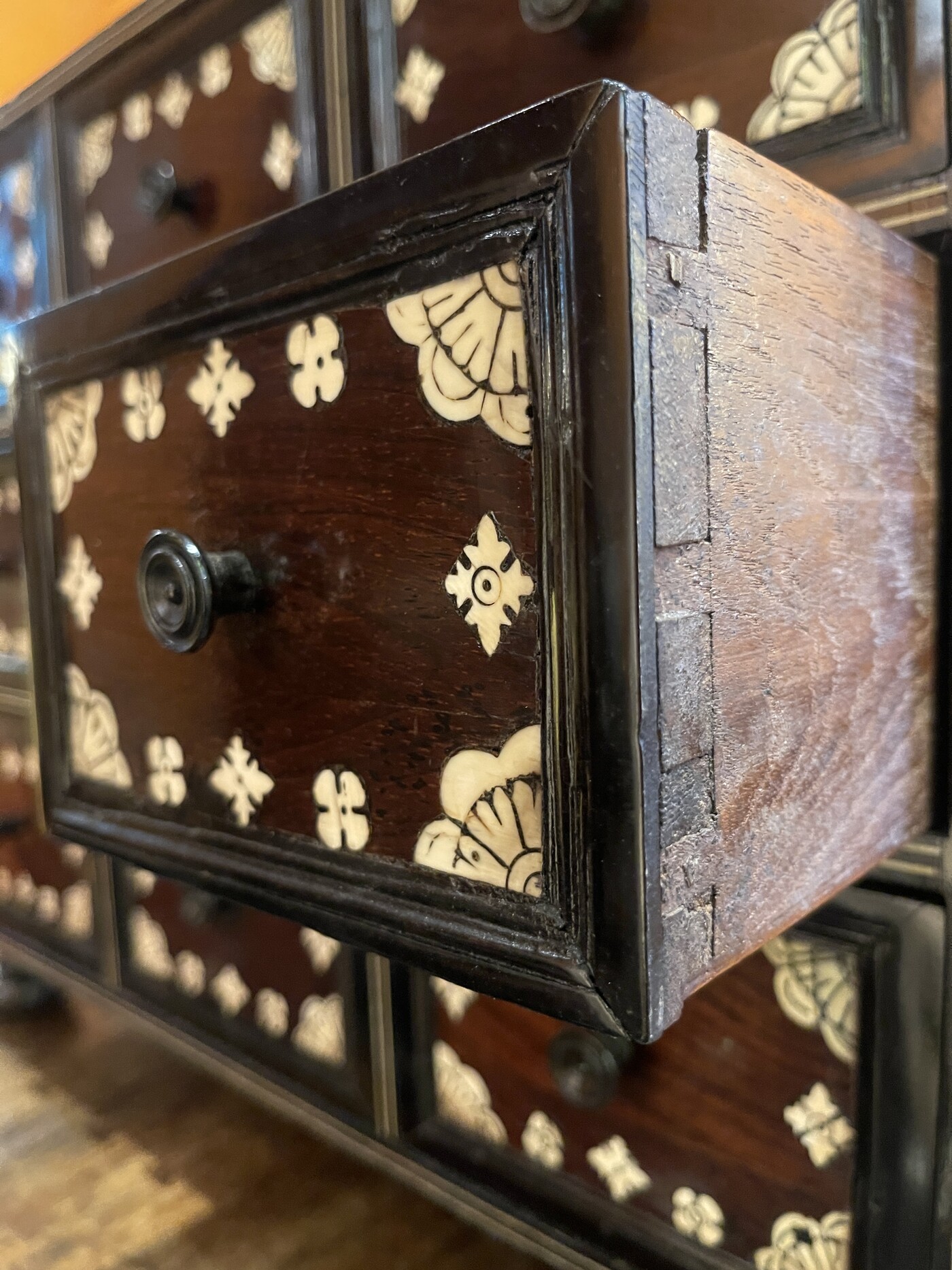 Anglo Indian cabinet in Padouk and ivory inlay