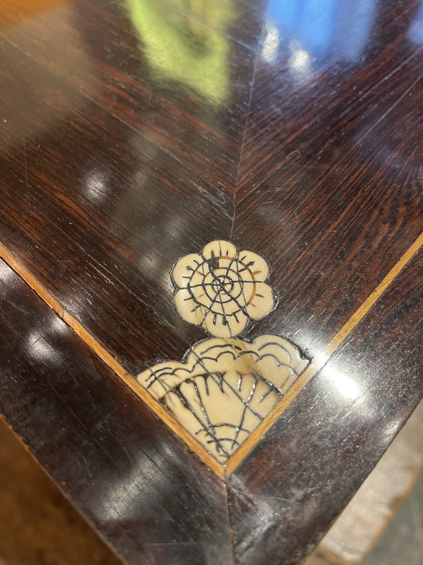 Anglo Indian cabinet in Padouk and ivory inlay