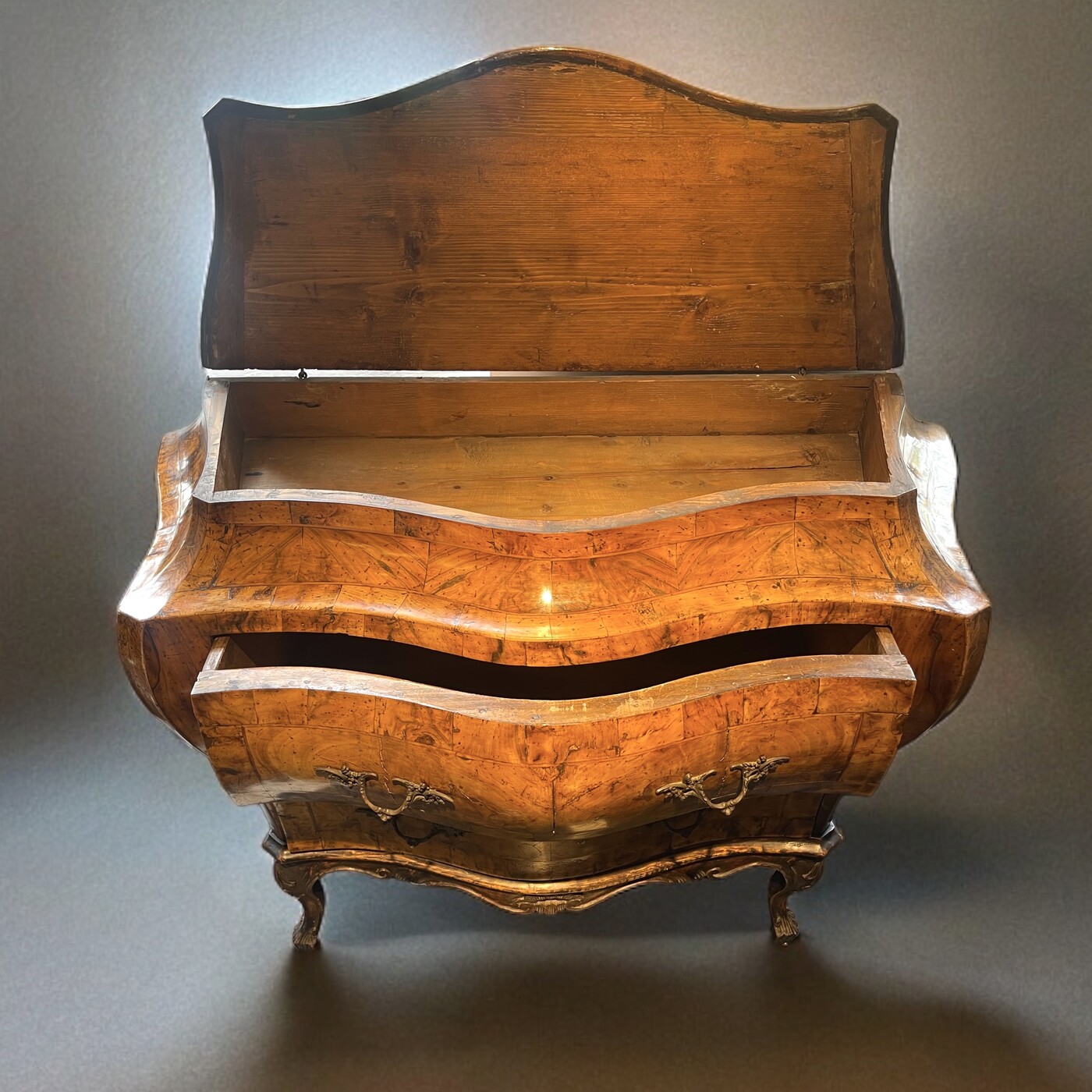 Pair of Venetian chest of drawers in olive wood circa 1800