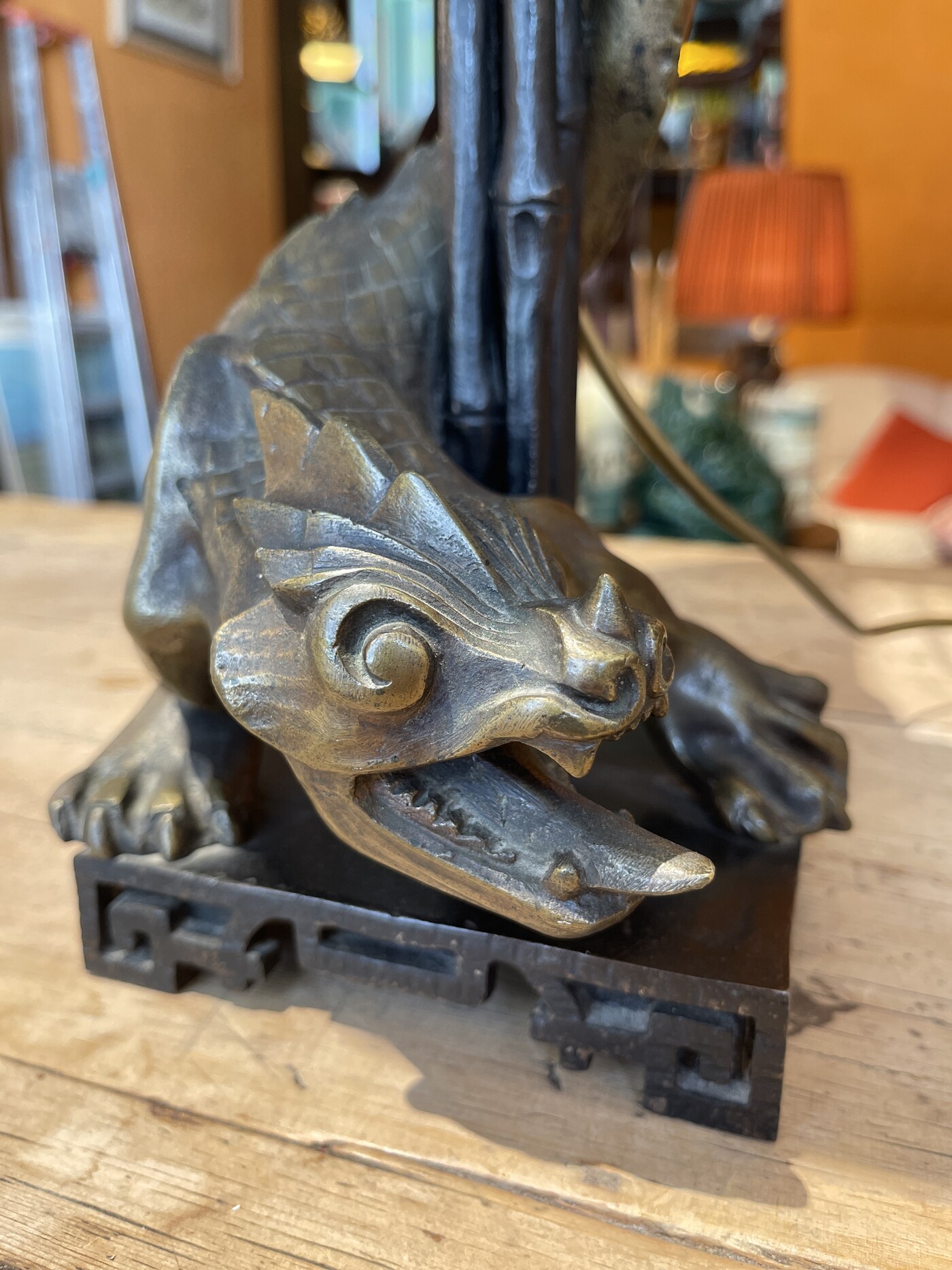 Table lamp with base in bronze and handmade lampshade